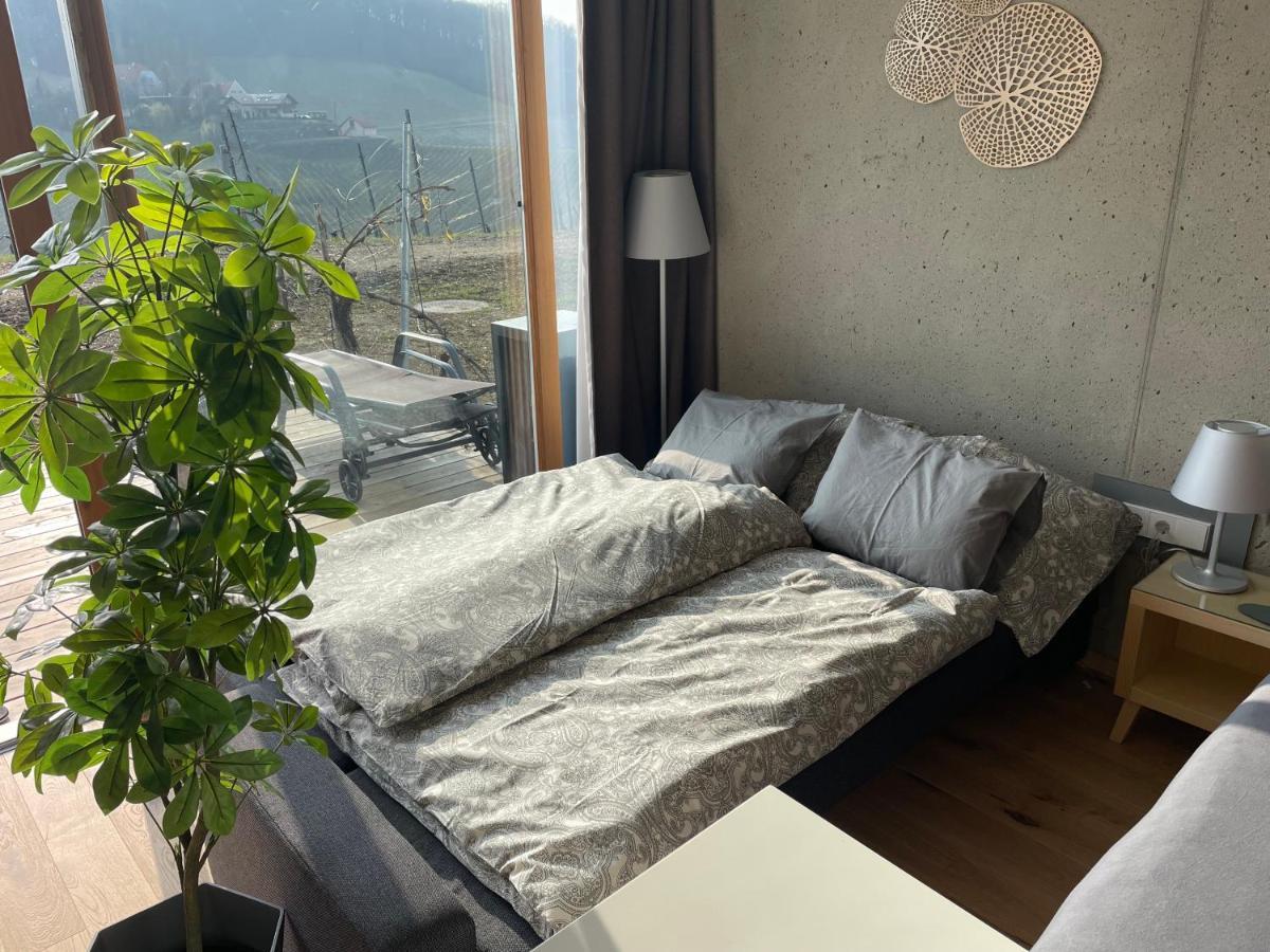 *Brandnew* Modernes Apartment In Den Weinbergen Mit Pool Und Sauna Spielfeld Exterior foto